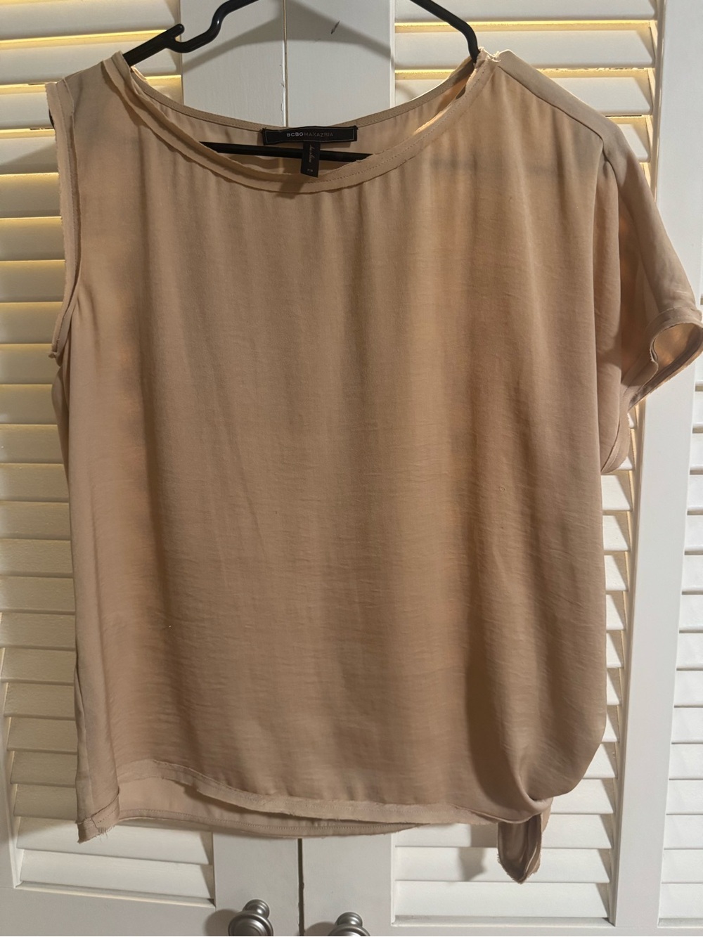 BCBGMaxAzria Women's Cream Short Sleeve Blouse